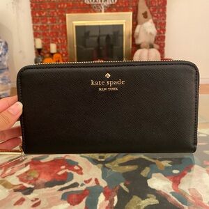 HOST PICK ✨ | Kate Spade | Large Black Leather Wallet